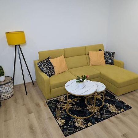Cool Apartment Зноймо Екстериор снимка