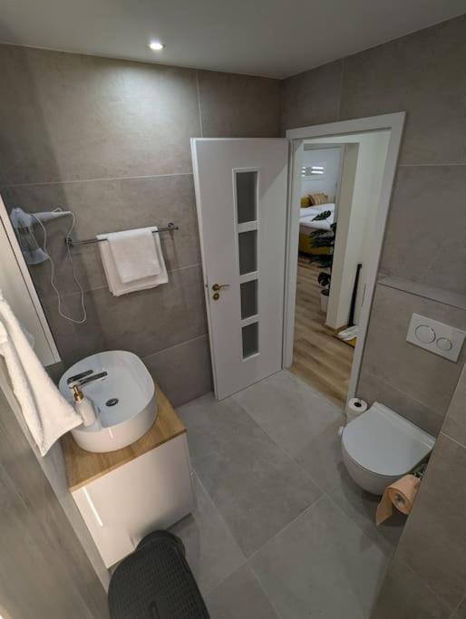 Cool Apartment Зноймо Екстериор снимка