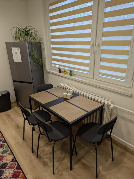 Cool Apartment Зноймо Екстериор снимка