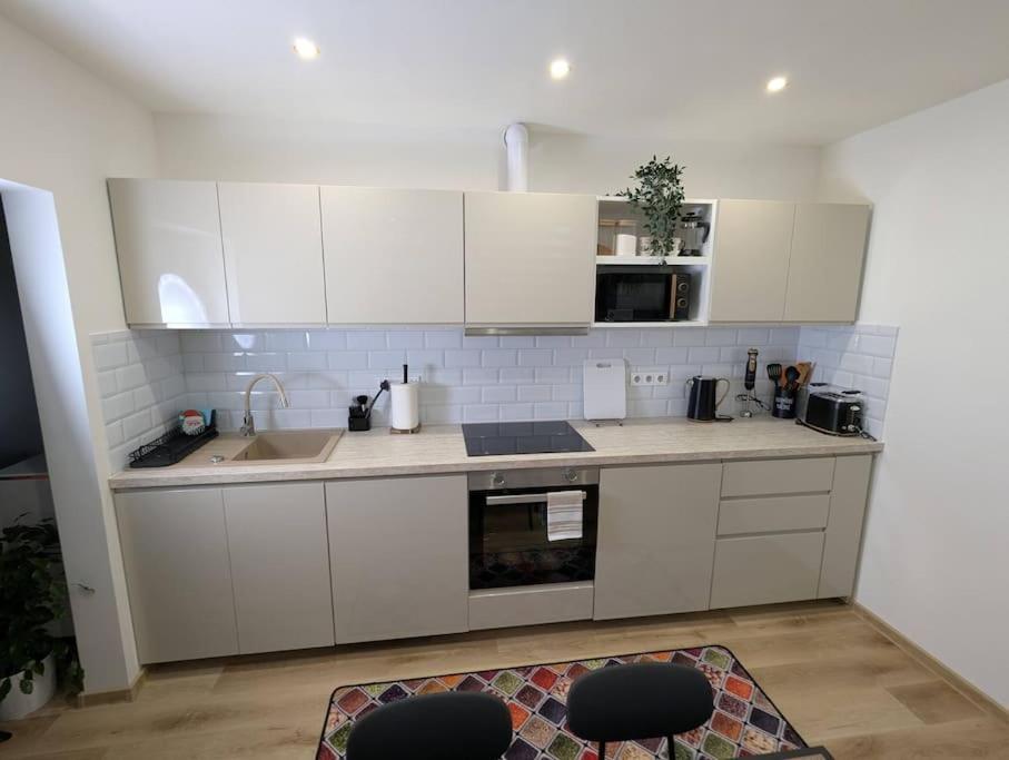 Cool Apartment Зноймо Екстериор снимка