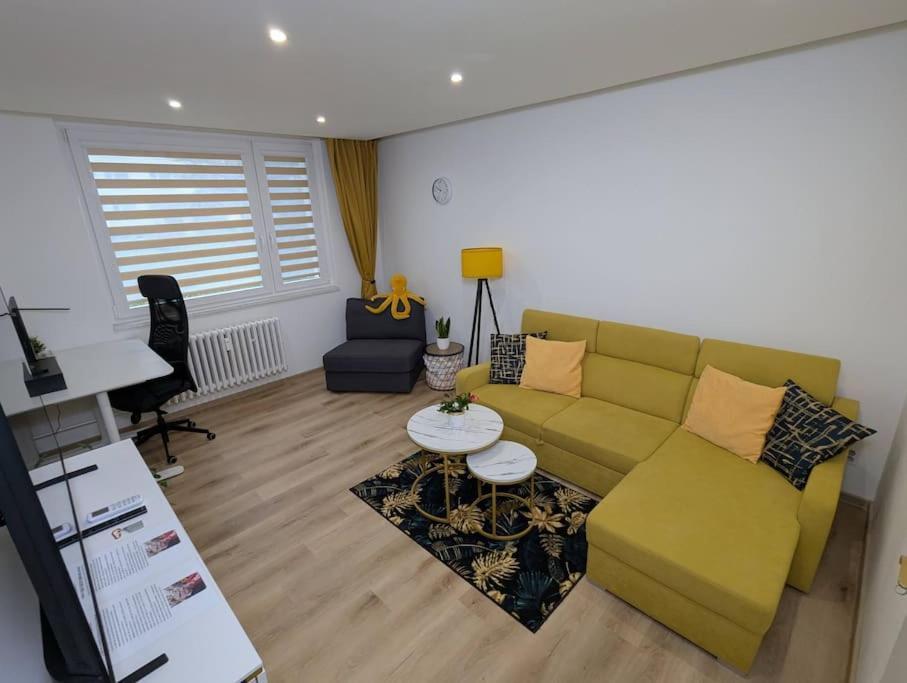 Cool Apartment Зноймо Екстериор снимка