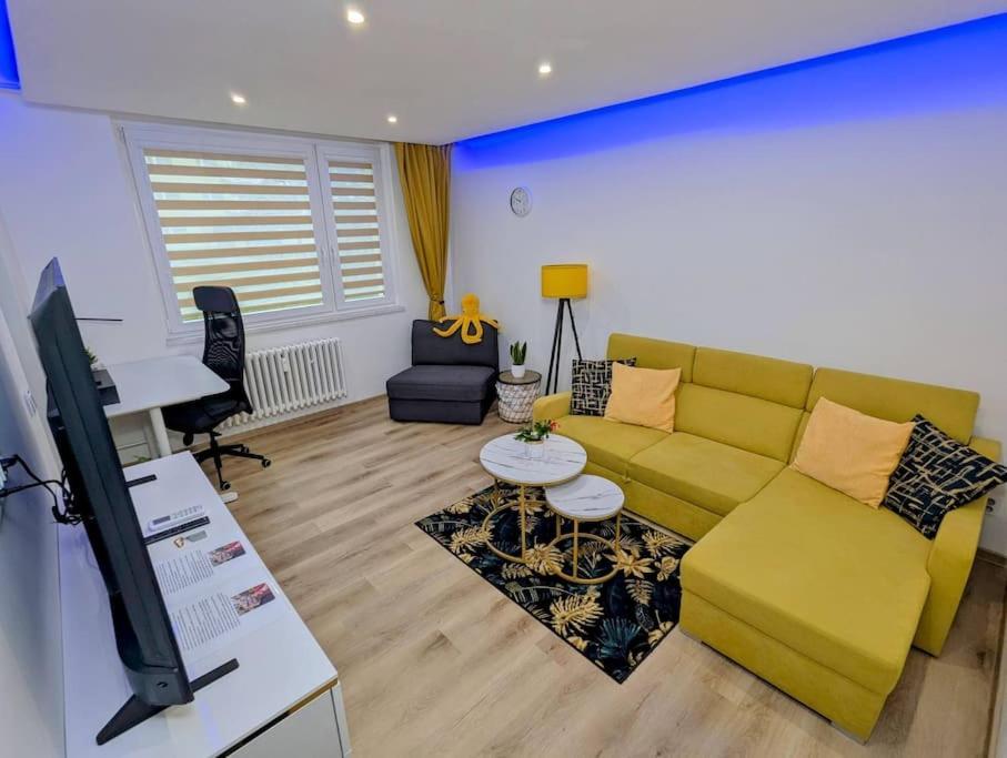 Cool Apartment Зноймо Екстериор снимка